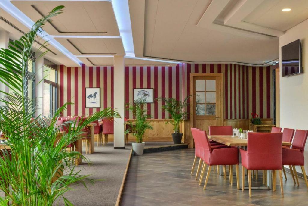 Hotel & Golfrestaurant Gut Wissmannshof Staufenberg  Exteriör bild